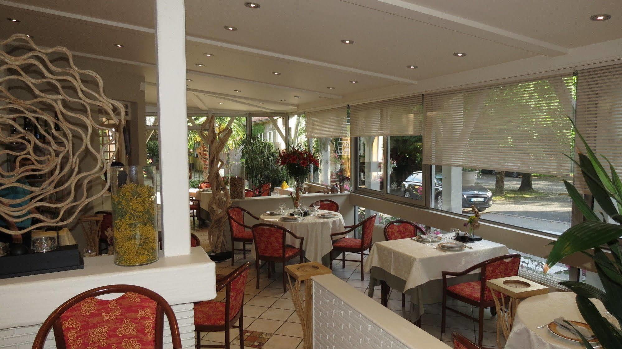 Logis Hotel Restaurant Chez Nous Sainte-Croix  Экстерьер фото